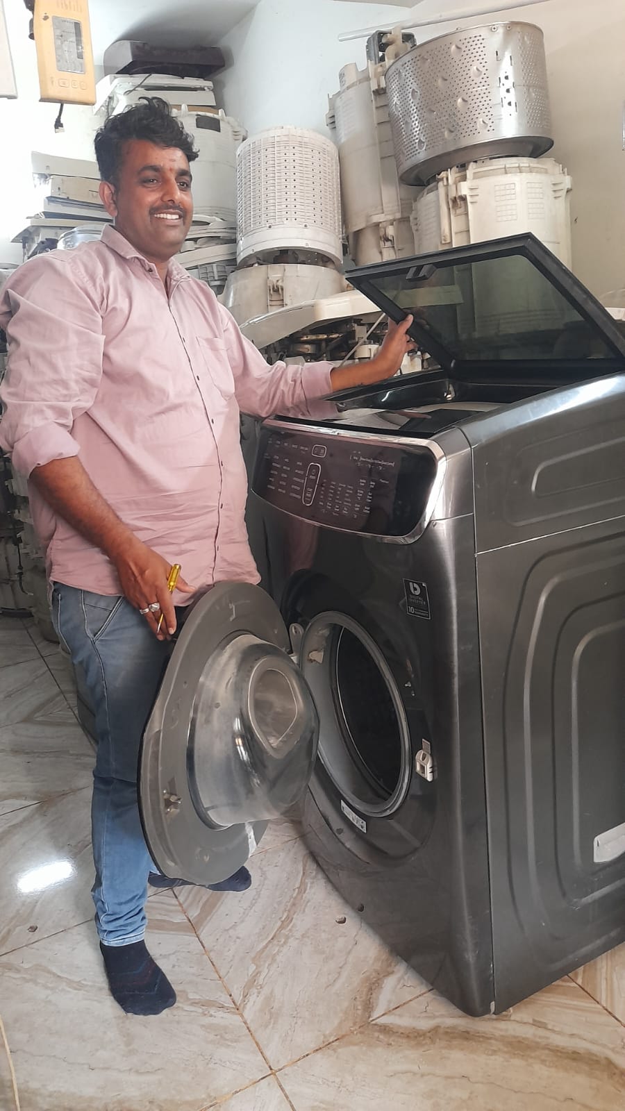 Manishbhai - Expert Technician at Shrinath Electronics, Bopal Ahmedabad